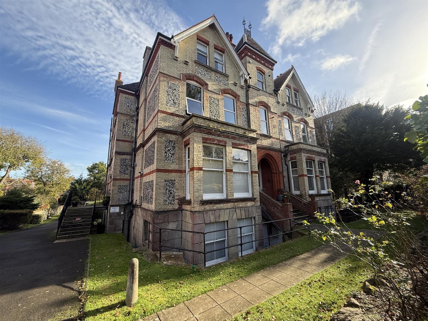 2 Bedroom Apartment for Sale: £285,000. 13 Granville Road in Eastbourne, East Sussex
